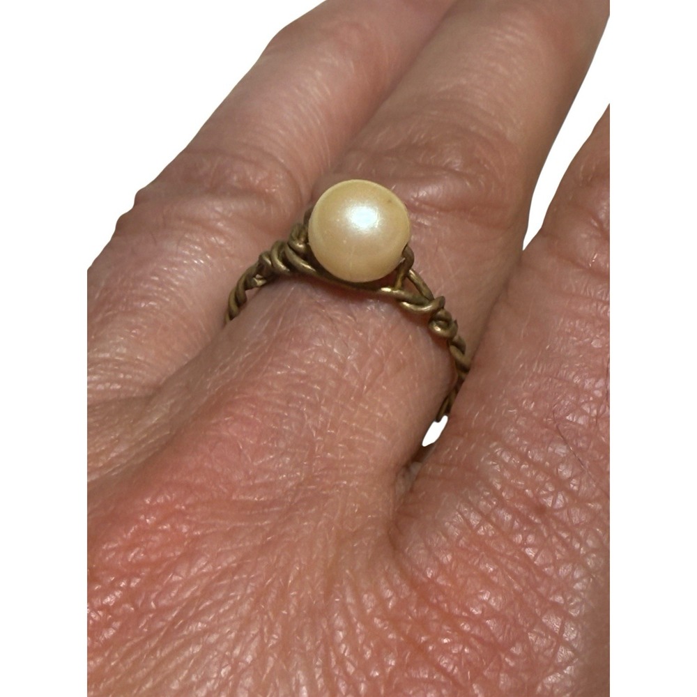 Vtg Gold Tone Faux Pearl Ring Twisted Band Size 8.5 Dainty Cocktail Costume